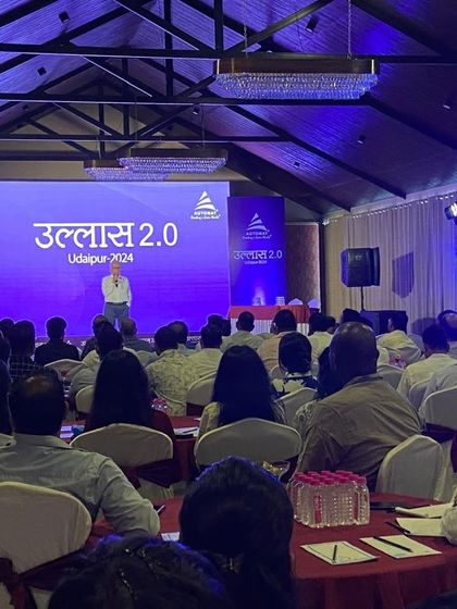 Our international colleague, Mr. Hadar, addresses the team at Ullas 2.0. His presence highlights our global collaboration and the exchange of expertise within our company.