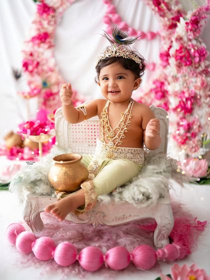 A regal pose from this little Kanha, sitting on his throne with a pot of butter.