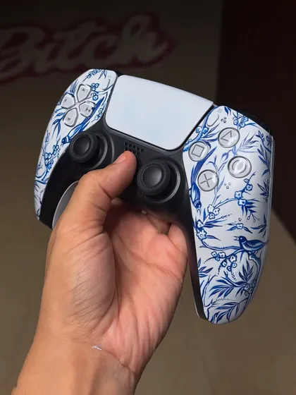 A final look at the beautiful "Qinghua" controller.
