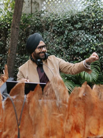 Another shot from a fun daytime set, feeling the music and enjoying the moment.