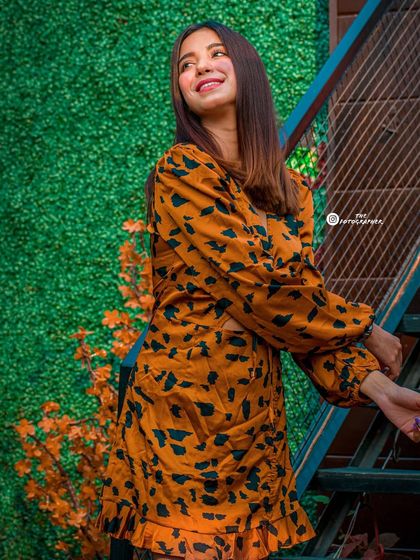 Using the green wall as a vibrant backdrop, this shot has great color contrast and a happy, relaxed feel.