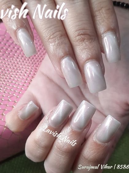 A simple yet stunning set of square nails with a white cat-eye effect, creating a pearlescent, magnetic look.