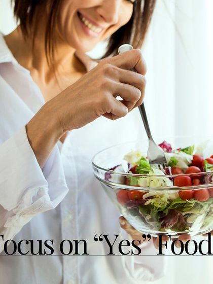 Tip 2: Focus on "Yes" foods. Instead of a restrictive "no" list, I help you discover delicious, PCOS-friendly options like fruits, veggies, and whole grains that nourish your body.