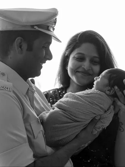 A family is a story, and I was so honored to capture this beautiful chapter. This black and white portrait of a new family, with the father in his police uniform, is filled with so much love and pride. It’s a powerful, emotional image that tells a unique and personal story.