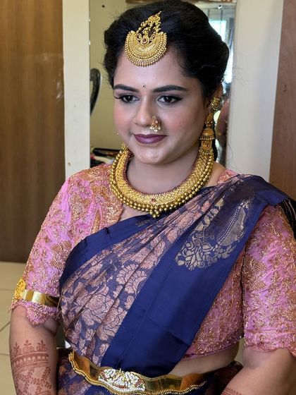 Another angle of this beautiful, traditional look. The gold jewellery perfectly complements her blue and pink saree.