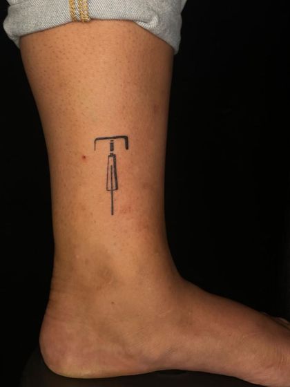 Our community's dedication is permanent. This rider's minimalist bike tattoo is a symbol of their passion for the ride and their connection to the Chakra tribe. We are honored to be a part of their story.