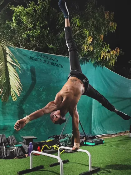 Ready to master the one-arm handstand? I provide step-by-step progressions to help you achieve peak calisthenics skills. This is where you unlock your true power.