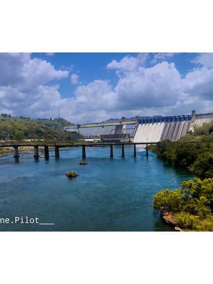 A daytime shot of a large dam in Madhya Pradesh. The drone allows me to capture the full scale of this impressive man-made structure in its natural surroundings.