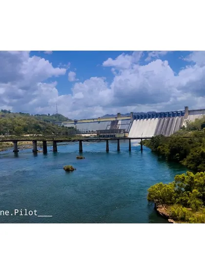 A daytime shot of a large dam in Madhya Pradesh. The drone allows me to capture the full scale of this impressive man-made structure in its natural surroundings.