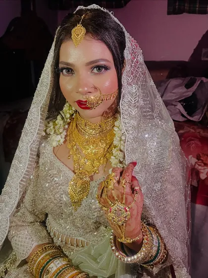 The bride with her dupatta set, looking regal and ready for her Nikah ceremony.