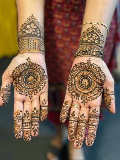 This design features a beautiful lotus mandala on each palm. The intricate wrist cuffs and delicate finger patterns complement the central motif perfectly.