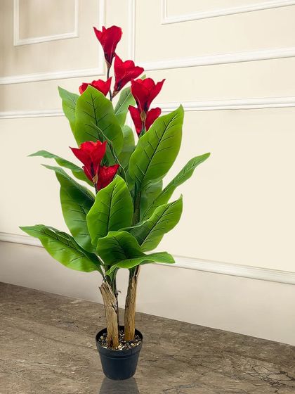 This artificial canna lily plant with its vibrant red blooms and large green leaves adds a bold, tropical touch. It's a striking plant that brings energy and life to your indoor decor.