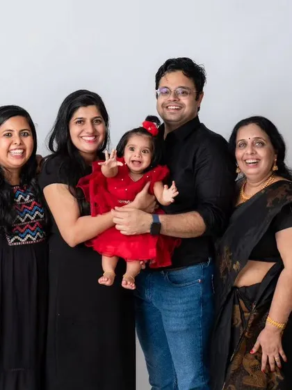 Getting the whole family together, from grandparents to the newest little one, is a special occasion. I have plenty of experience arranging multi-generational family portraits that capture the connection across your entire family tree in a single, beautiful shot.