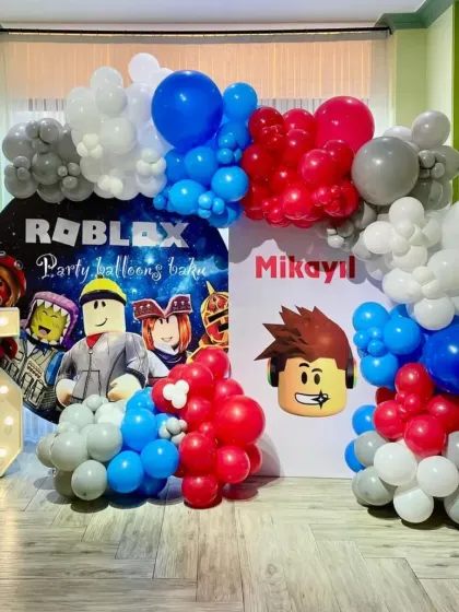 A vibrant Roblox themed party for a 5th birthday, featuring custom backdrops, game characters, and a "5" marquee number.