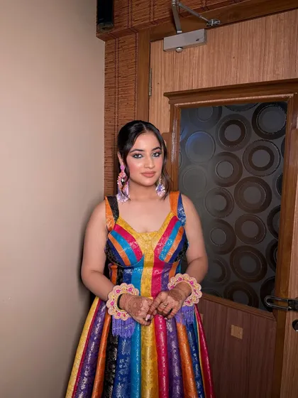 A fun and vibrant look for a party! The colorful dress is balanced with a soft glam makeup look, featuring a subtle smokey eye and a nude lip to keep the focus on the outfit.