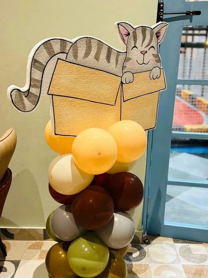 Another fun prop from the cat party: a cat in a box, placed on a colorful balloon column.