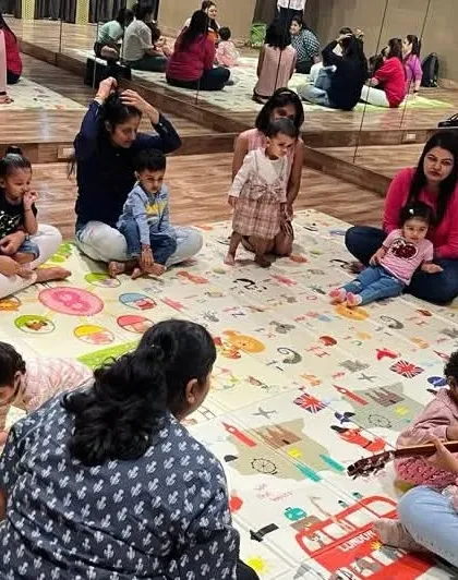I often play the guitar to accompany our songs. Live music is a special part of our sessions, helping children experience rhythm and melody in a direct and engaging way.