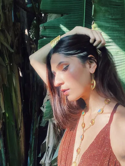 A sun-kissed shot from a jewelry campaign for Tirbari by Symetree. The styling focuses on creating a warm, luxurious feel that complements the gemstone jewelry.