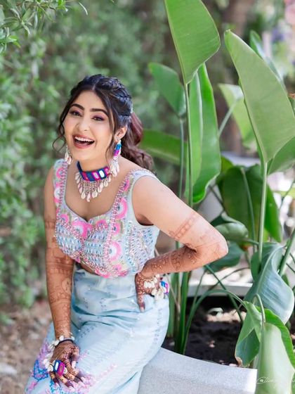 A laughing bride, her joy lighting up the photo. Her beautiful mehandi is the perfect accessory for her special day.