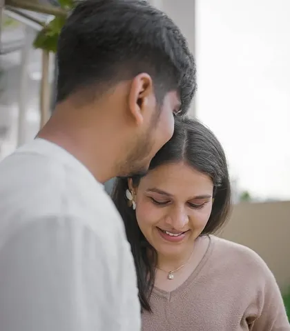 In this pause between now and forever, we’re growing something beautiful. This close-up captures the pure joy and affection shared between the parents-to-be.