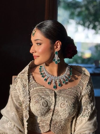 Flawless base, bold strokes, and pure main character energy. This look was created as a demo, showcasing techniques for creating a timeless and regal bridal look.