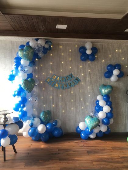 This elegant blue and white balloon arrangement creates a beautiful backdrop for any celebration. The twinkling fairy lights add a touch of magic, perfect for birthdays, anniversaries, or any special occasion.