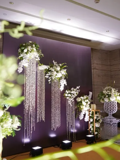 A beautiful photo corner featuring cascading crystal strings and white floral arrangements, creating a glamorous and ethereal backdrop for pictures.