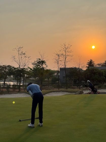 Mornings at TSG are the foundation of champions. Our facilities at Zion Hills provide the perfect backdrop for the golden hour grind, with expansive ranges and pristine putting greens.