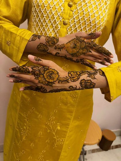 Hajira Mehendi Artist - Mehndi Artist Services Modern & Minimalist Designs photo 16