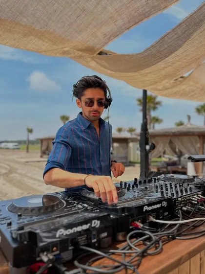 Summer is for sundowners. Here I am at a beachside set, creating the perfect relaxed yet groovy atmosphere for a summer evening.