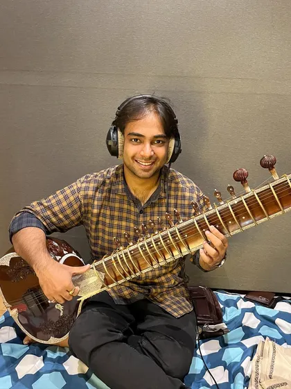 Here I am during a recording session for an ad film. I am comfortable working in various studio environments to achieve the perfect take for any commercial project.
