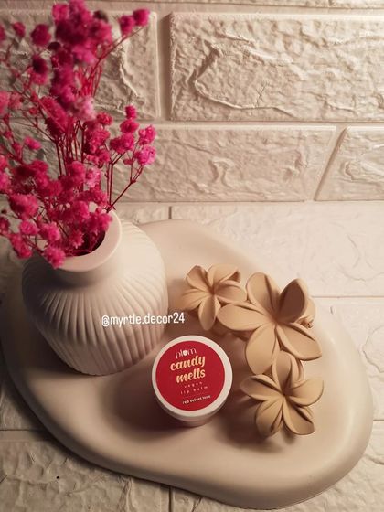 Our curvy cloud tray and ribbed vase in pure white. This combination is perfect for a clean, minimalist aesthetic, letting the shapes and textures speak for themselves.