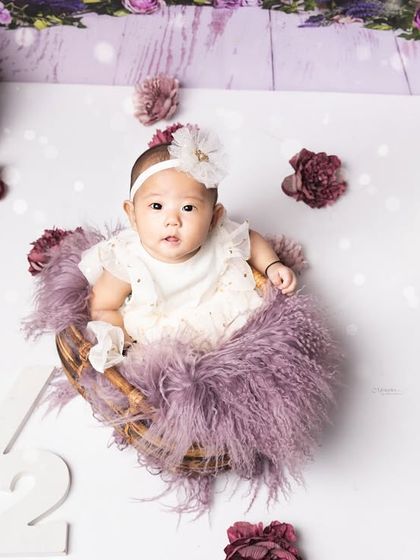 A perfect ending to this grid. This half-birthday shot is a wonderful way to mark the 6-month milestone.