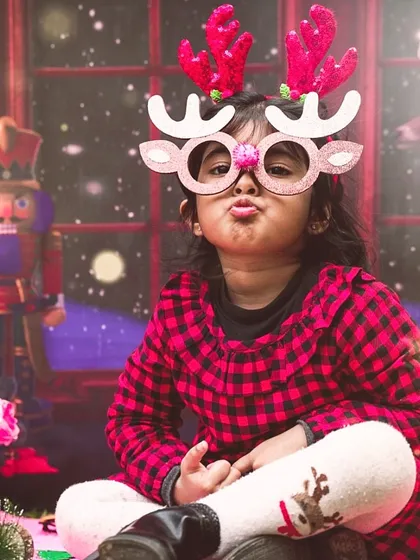 Festive shoots are not just for Indian festivals. Here is a fun Christmas themed session with reindeer props and a cozy winter backdrop. It’s a wonderful way to create photos for your yearly holiday cards.