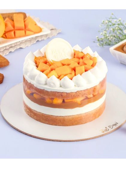 A truly unique combination, my Mango Biscoff Cake layers vanilla sponge with cream cheese mousse, fresh mangoes, and a delicious Biscoff spread. It's a perfect harmony of tropical fruit and caramelized cookie flavor.