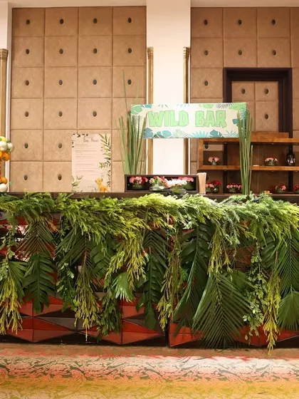Even the refreshments get a thematic touch with the "Wild Bar". The bar is decorated with lush greenery to match the jungle safari vibe of the party.