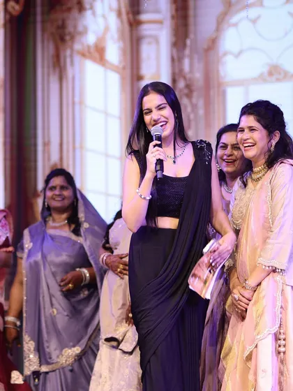 Sharing a laugh with the guests on stage. My approach is all about creating a friendly and fun atmosphere where everyone feels comfortable participating.