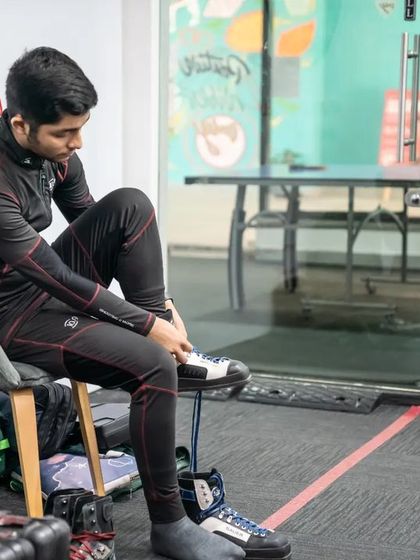 An athlete gets ready for his training session, a ritual that is part of the discipline of the sport.