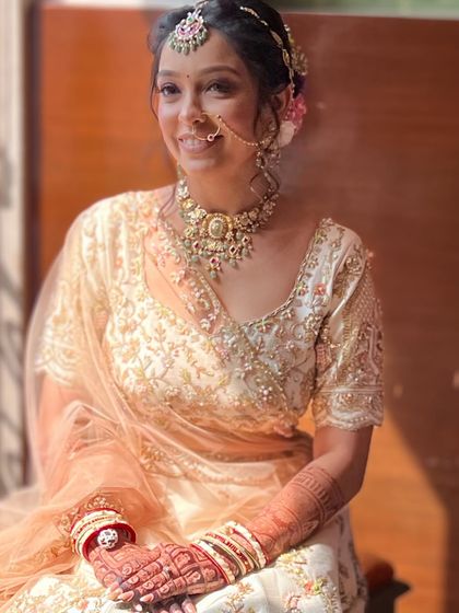 Modern Pastel & White Bridal Looks photo 13