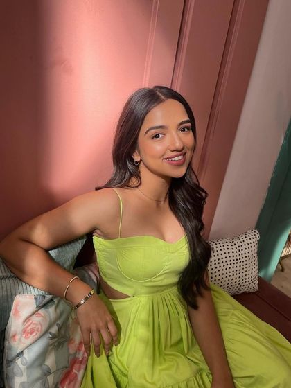 Another lovely portrait of Ahsaas in the green dress, basking in the warm light.