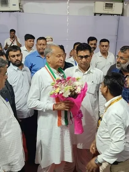 A moment of appreciation as our team presents a bouquet to the Honorable Chief Minister, Shri Ashok Gehlot, at the Kisan Mahotsav in Udaipur.