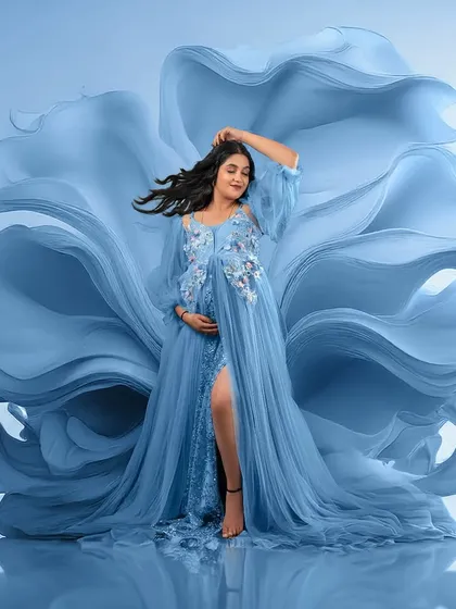 We use fabric tossing to create the illusion of giant, flowing flower petals around the mother-to-be in this creative blue-themed shot.