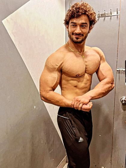 A most muscular pose. This is about showing off the hard-earned muscle and definition.