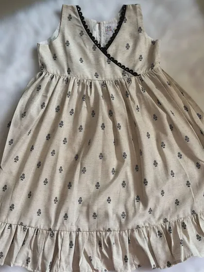 She's got the giggles, the twirls, and the cutest dress in town! Made in the softest cotton with tiny black bootis and a wrap neckline, this dress is ready for adventure.