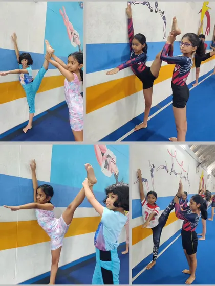 We dedicate specific sessions to flexibility, like this Sunday training. Partner work helps our gymnasts push their limits in a controlled manner.