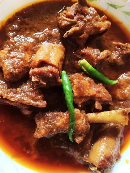 Another view of the rich and fatty duck curry, a perfect dish to celebrate a special occasion during winter. It's a delicacy that I can prepare for bulk orders on request.