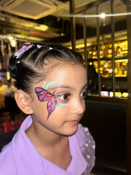 This purple and blue butterfly design is placed beautifully around the eye. Learning proper placement is key to creating face art that complements the face shape, which is something we focus on in the masterclass.