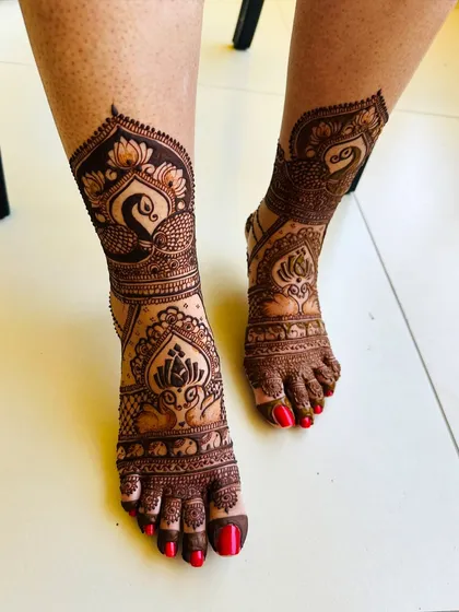 A beautiful peacock and lotus design for the feet, with delicate patterns extending up the ankle for an elegant and complete look.