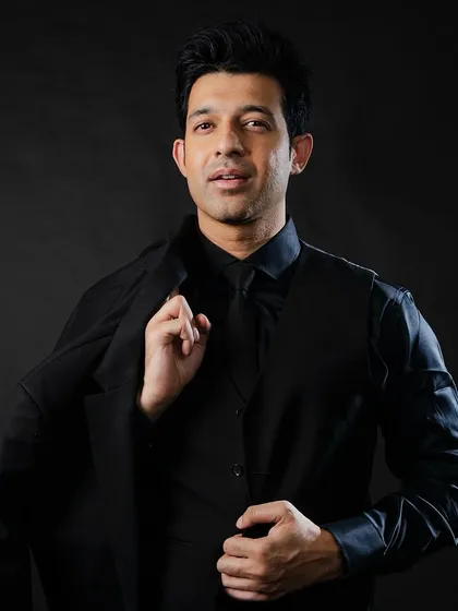This is one of my go-to headshots for a sharp, corporate look. Whether it's for a financial services ad or a tech company campaign, I can deliver a clean, professional, and trustworthy appearance.