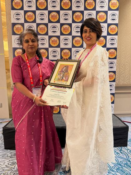 Receiving a certificate of appreciation at Dermacon 2025. I am grateful for the opportunity to contribute to the scientific program and the dermatology community.